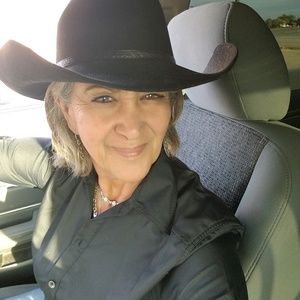 Meet your Posher, Gloria